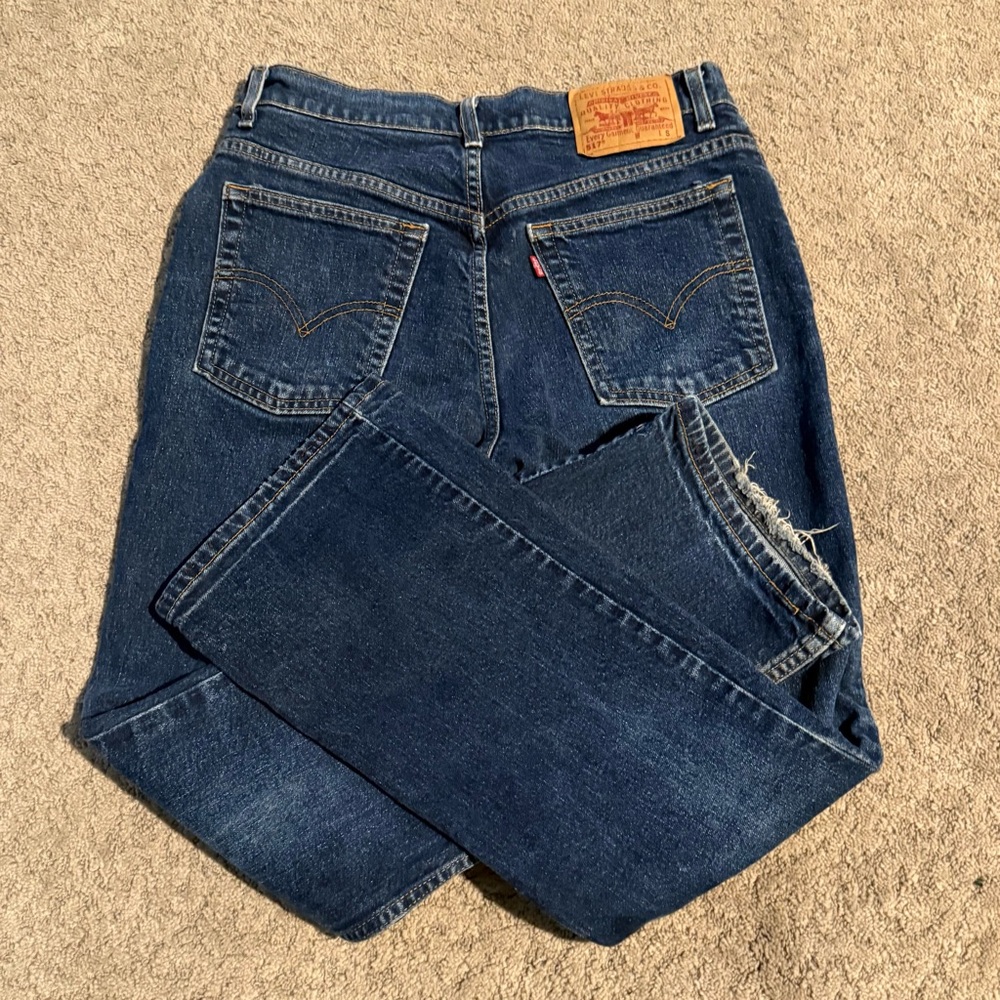Vintage Levi’s Women’s 517 Stretch Bootcut Jeans Dark Wash / Short Length - Picture 5 of 10